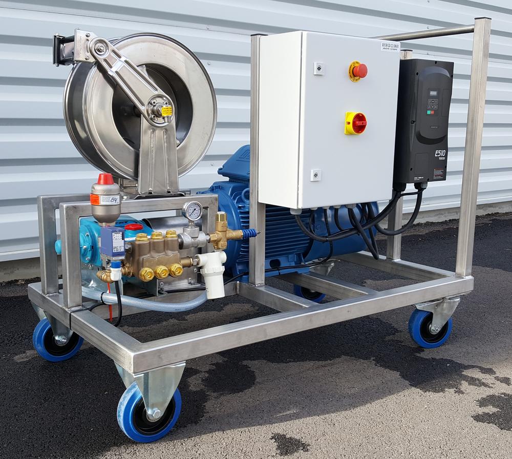 High pressure 660 pump on stainless Steel troley - Ensemble haute pression sur chariot mobile en acier inox avec enrouleur et système de dosage
