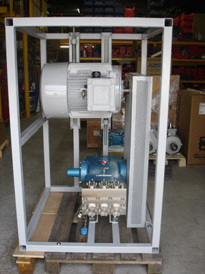 High pressure pump - Transmission by pulleys and belts - Ensemble haute pression (pompe d'épreuve) avec transmission par poulies et courroies